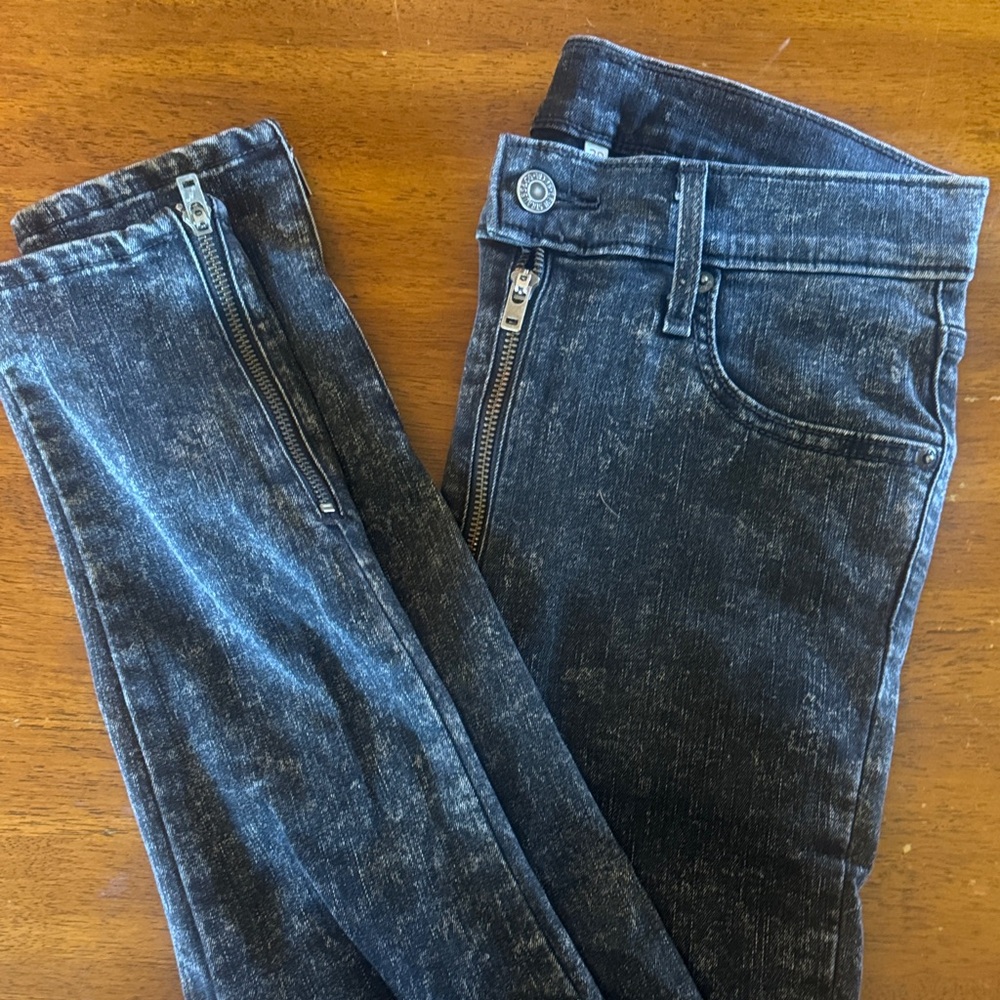 Levi's Black Ankle Cropped Jeans with Stretch